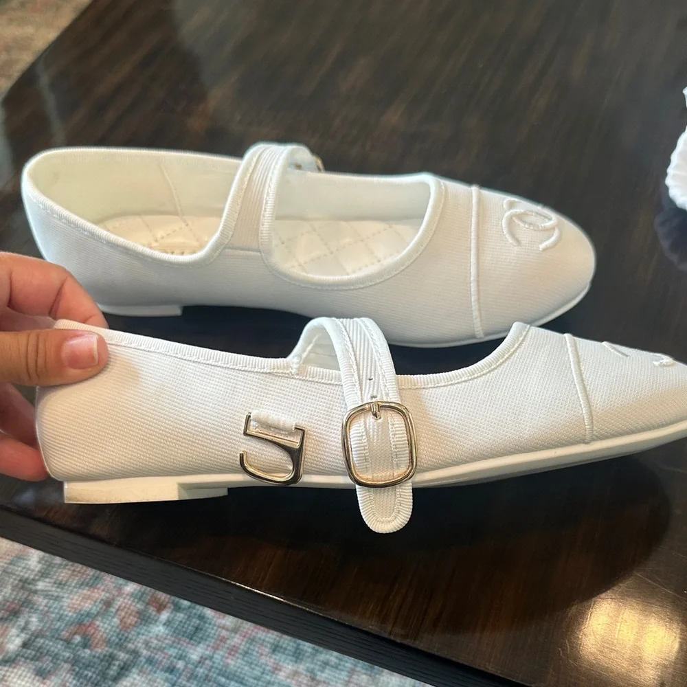 CHANEL Ivory Mary Jane Flats with Logo - Picture 4 of 4